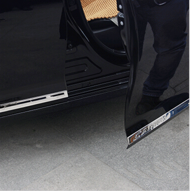Накладки на нижнюю часть двери хром Toyota Camry V55